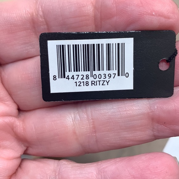 Annaleece by DeVries Necklace and Earrings - Picture 6 of 7